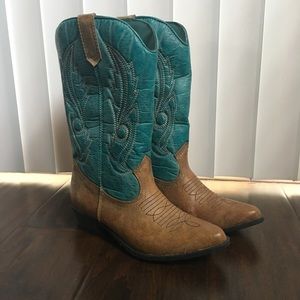 NWOT Cowgirl Boots
